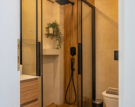 ΑΝΑΚΑΙΝΙΣΗ ΔΙΑΜΕΡΙΣΜΑΤΩΝ ΣΤΗ ΓΛΥΦΑΔΑ